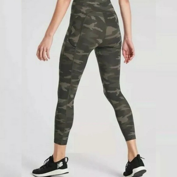 ATHLETA 531773-01 Ultimate Stash Pocket 7/8 Tight Camo Leggings Size XS - Picture 2 of 16
